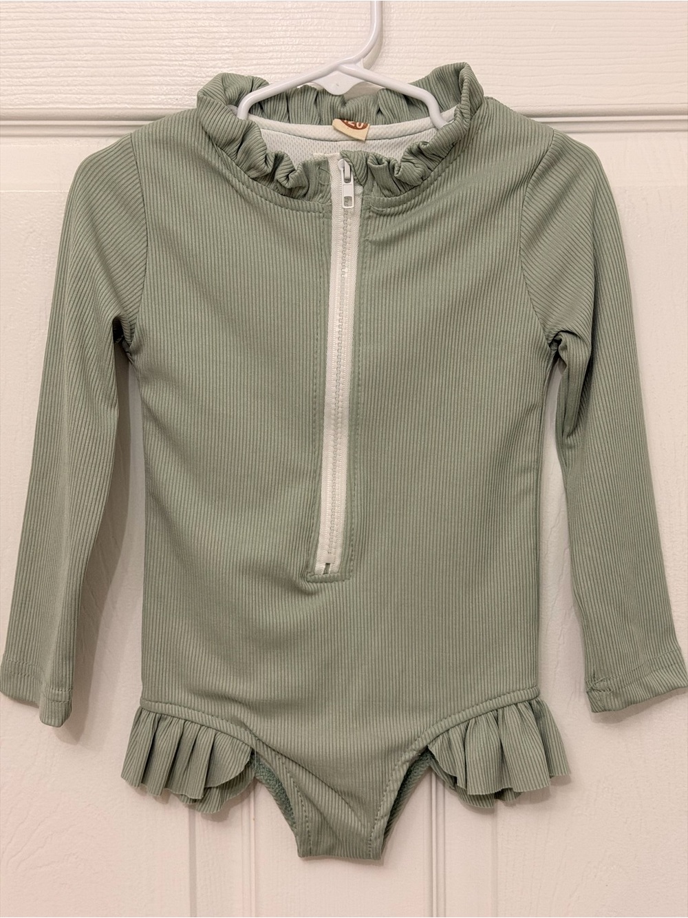 Girls Mint sage green long-sleeve swimsuit Size 5T 120 Eu Zipper Front Ruffle